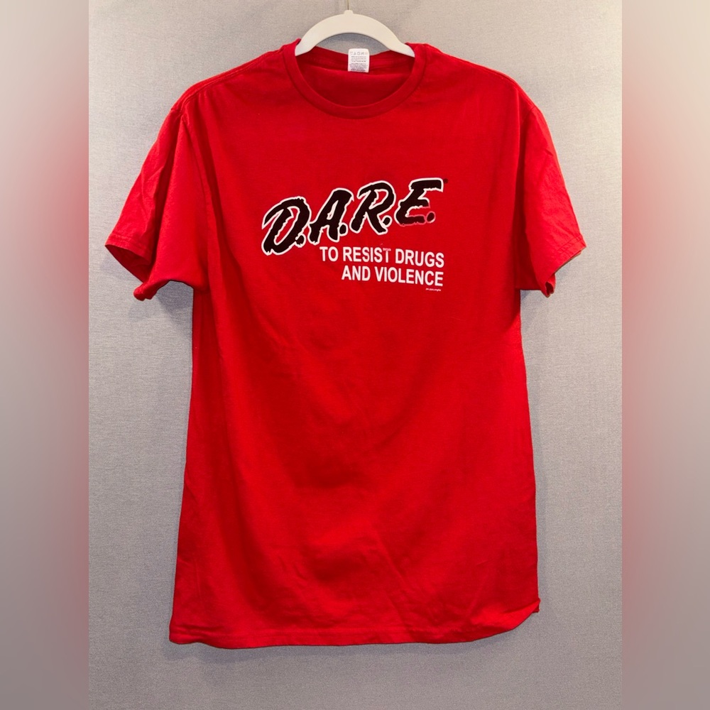 Red D.A.R.E. Graphic T-Shirt short sleeve iconic 90s school size medium